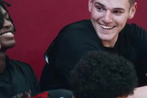 如今被開拓者16號簽選中！此前男籃熱身賽，楊瀚森與克林根對抗