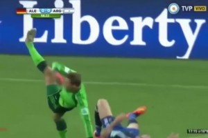 阿根廷球迷：至今無法理解這球判的是伊瓜因犯規(guī)??