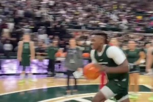 罰球線雙手扣！史上彈跳最好的球員可能在明年登陸NBA