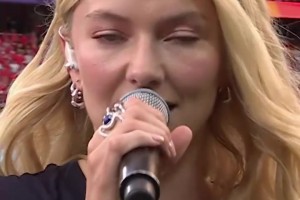 好空靈的聲音！斯普拉普拉斯女足歐洲杯獻(xiàn)唱挪威國歌！