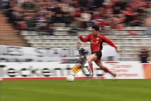 網(wǎng)友：在德甲單刀面對門將時(shí)選擇外腳背撩射的中國前鋒只有他??