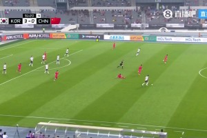 領(lǐng)先3球？國足補時反擊慢慢悠悠無人接應跑位，韋世豪單帶被斷無奈攤手