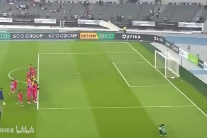 技術(shù)不如人家態(tài)度也不行??韓國球員走到中國球迷看臺(tái)前鞠躬致謝