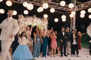 你小子！申京在兄弟的婚禮上，竟然大“帽”新娘手捧花??