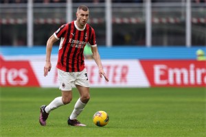 球員集錦：野獸派斗士！上搶兇悍&爭頂生猛的米蘭中衛(wèi)帕夫洛維奇