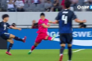 攻防節(jié)奏超快！韓國(guó)還沉浸在中柱懊惱中，日本就反擊破門
