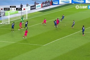 韓國(guó)球員李昊宰凌空側(cè)鉤，日本門將神級(jí)撲救力保 球門不失