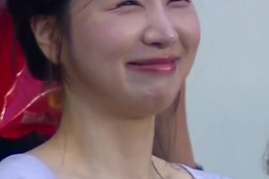 你喜歡哪一類型？東亞杯賽場邊的韓國美女??