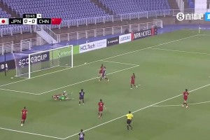 差點(diǎn)被絕殺！國(guó)足女門將潘紅艷出擊絆倒，日本女足吊射空門不進(jìn)！