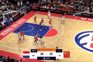 這么帥的？！胡明軒毫不猶豫迎著防守轟進(jìn)后撤步三分??