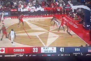 有點(diǎn)軟！詹姆斯妙傳空切的恩比德，結(jié)果后者空籃上飛??