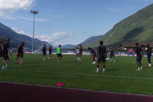 期待一手下賽季的比賽！訓(xùn)練中德布勞內(nèi)和孔蒂深度交流！