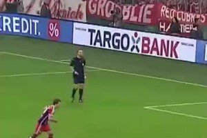 這音樂真絕了！德國(guó)杯名場(chǎng)面：蘭格拉克撲出格策的點(diǎn)球！