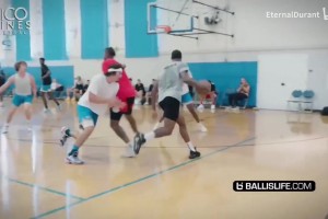 下賽季能找回狀態(tài)嗎？喬治的結(jié)合球太有觀賞性了！