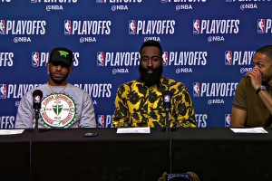 關(guān)系還是很好的！當(dāng)年哈登對(duì)保羅豎中指這一幕我還記得