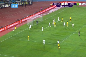 這么明顯的誤判！裁判近在咫尺不應(yīng)該啊??