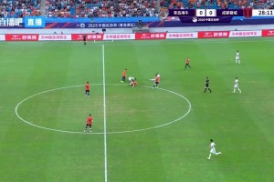 羅森文蹬踏韋世豪被紅牌罰下，手指怒罵情緒失控??