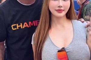 嚯，這豐滿身材！??健美女神李彧秀曬與馬布里、方力申合影