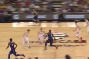 這天賦真頂不??！德羅贊此前面對中國男籃，險上演360度轉體隔扣