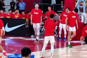 胡明軒新招式，網(wǎng)友都在討論是否走步??你怎么看？