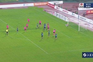 炸！這是業(yè)余球員？南通隊后衛(wèi)黃蔣大亞半轉身側鉤破門??