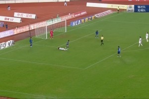 怒！裁判取消宿遷點(diǎn)球后又判給無錫點(diǎn)球！宿遷球迷高喊“裁判XX”