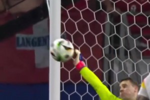 打得漂亮，撲的精彩！慢鏡頭看諾伊爾這記逆天撲救！