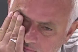 真情流露！穆里尼奧發(fā)布會(huì)落淚悼念愛徒科斯塔??