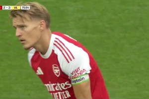 槍手15歲小將道曼造點(diǎn)！厄德高主罰點(diǎn)球輕松打進(jìn)！