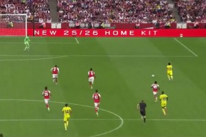 太快了！黃潛斷球一腳直塞撕破槍手防線！丹朱馬單刀長(zhǎng)驅(qū)直入破門(mén)