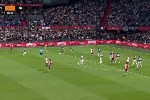 費(fèi)內(nèi)巴切0-1落后費(fèi)耶諾德！廷伯精彩轉(zhuǎn)身過人打門折射入網(wǎng)！