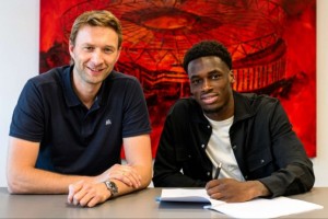 加強(qiáng)邊路！藥廠官宣1000w歐簽下荷蘭U21國腳波庫！欣賞集錦吧