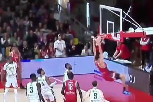 佩服?。∷嘣?0歲時(shí)從央視離職，離開北京，是因?yàn)閻矍椋? >
                                        </div>
                                    </div>
                                    <div   id=