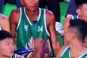 貴州字母哥最后3秒才被楊鳴叫上場(chǎng)，直言：這是侮辱人