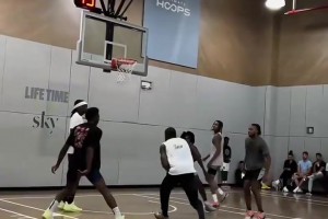 柯凡：美娜不是單身，我們的女主播沒有單身的，一般人也沒戲！