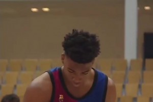 官方年齡13歲！身高2米11的非洲球員達博內已經(jīng)在歐籃亂殺