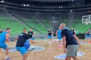 東契奇帶領斯洛文尼亞隊友訓練備戰(zhàn)歐錦賽