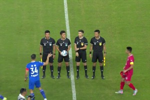 專業(yè)！蘇超南京vs鹽城比賽的執(zhí)法主裁是中超名哨買買提江??