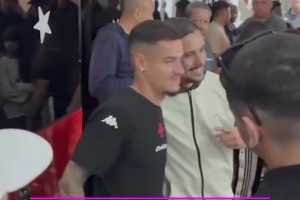 忒慘！內(nèi)馬爾那邊被狂罵，而庫蒂尼奧這邊人人都想合影??