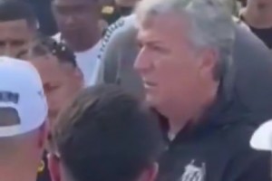 內(nèi)馬爾場外接受球迷指責(zé)：如果你哭了，想象一下其他人會怎么樣