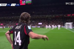 極具威脅！薩勒馬科爾斯回做，莫德里奇弧頂迎球遠射被極限撲出