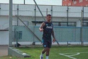 歡聲笑語！那不勒斯備戰(zhàn)卡利亞里的訓(xùn)練！德布勞內(nèi)很開心啊~