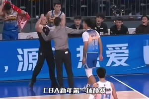 加盟北京后情緒要穩(wěn)定點！趙睿上季在新疆曾上頭沖撞裁判被逐出場