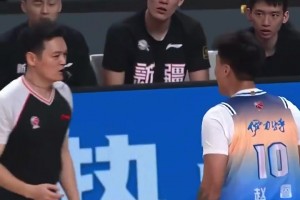 趙睿在新疆最經典一幕？直接沖撞裁判，被驅逐出場！