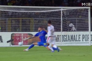 米蘭鎖定勝局！萊切后衛(wèi)頭球解圍失誤！普利西奇單刀打門得手！