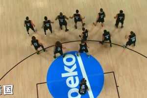 楊毅此前：當(dāng)年王治郅是有能力與德克競(jìng)爭(zhēng)的，德克也就是早來(lái)了