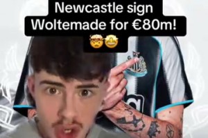 前無(wú)古人！名場(chǎng)面：老佛爺?shù)鹬鵁熜慈珗?chǎng)巴薩球迷辱罵菲戈！