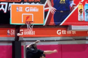 蘇超驚現(xiàn)超巨失誤??！蘇州隊(duì)門將秒變“排球二傳”助攻對(duì)手破門