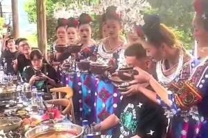 林書豪去年在貴州體驗(yàn)了一把“高山流水”，給豪哥都整害羞了??