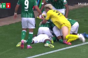 藥廠下半場(chǎng)連換五人遭絕平 解說(shuō)員:滕哈赫為自己輕率行為付出代價(jià)